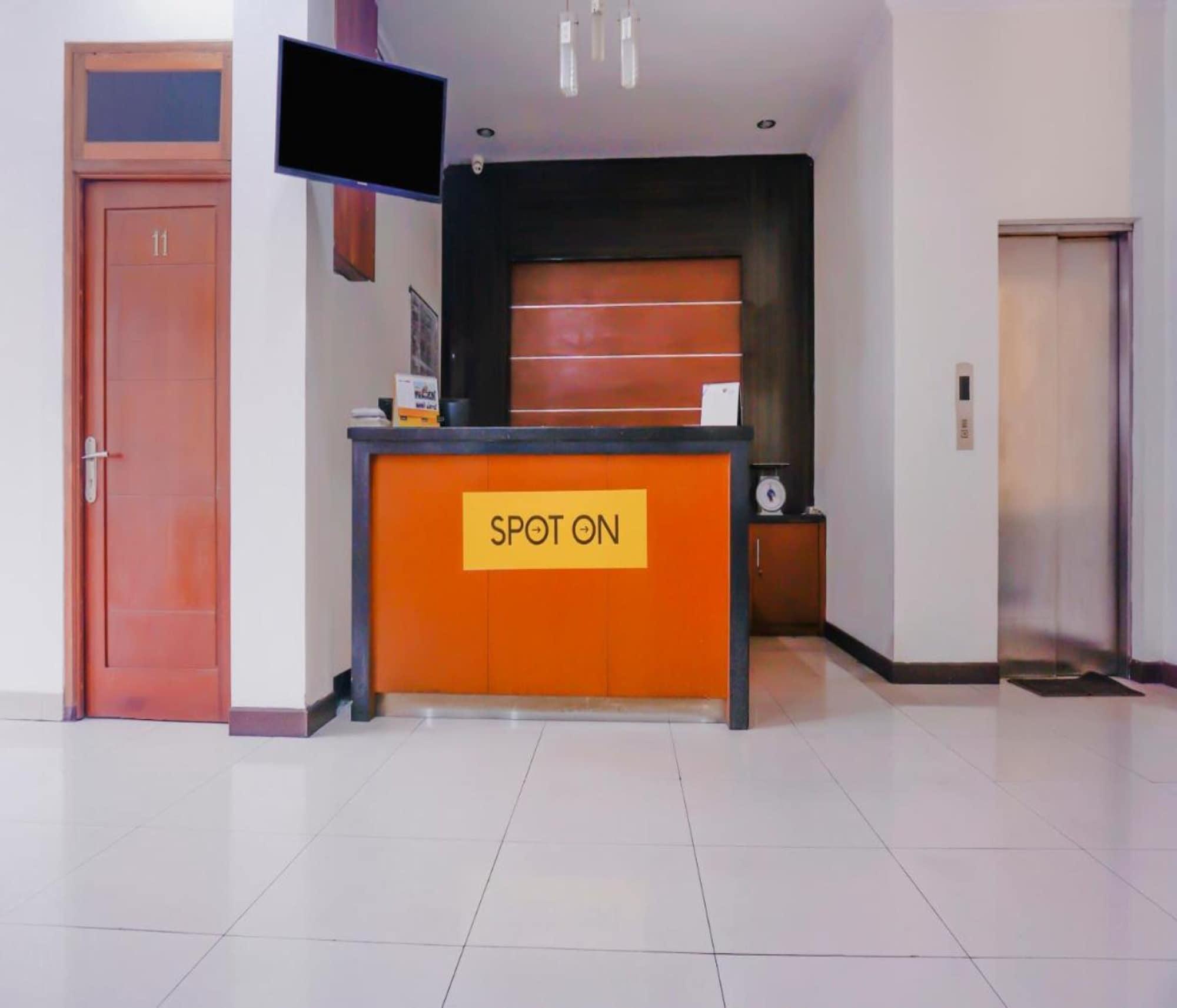 Hotel Oyo 2357 Syariah Grand Raudhah à Jakarta Extérieur photo