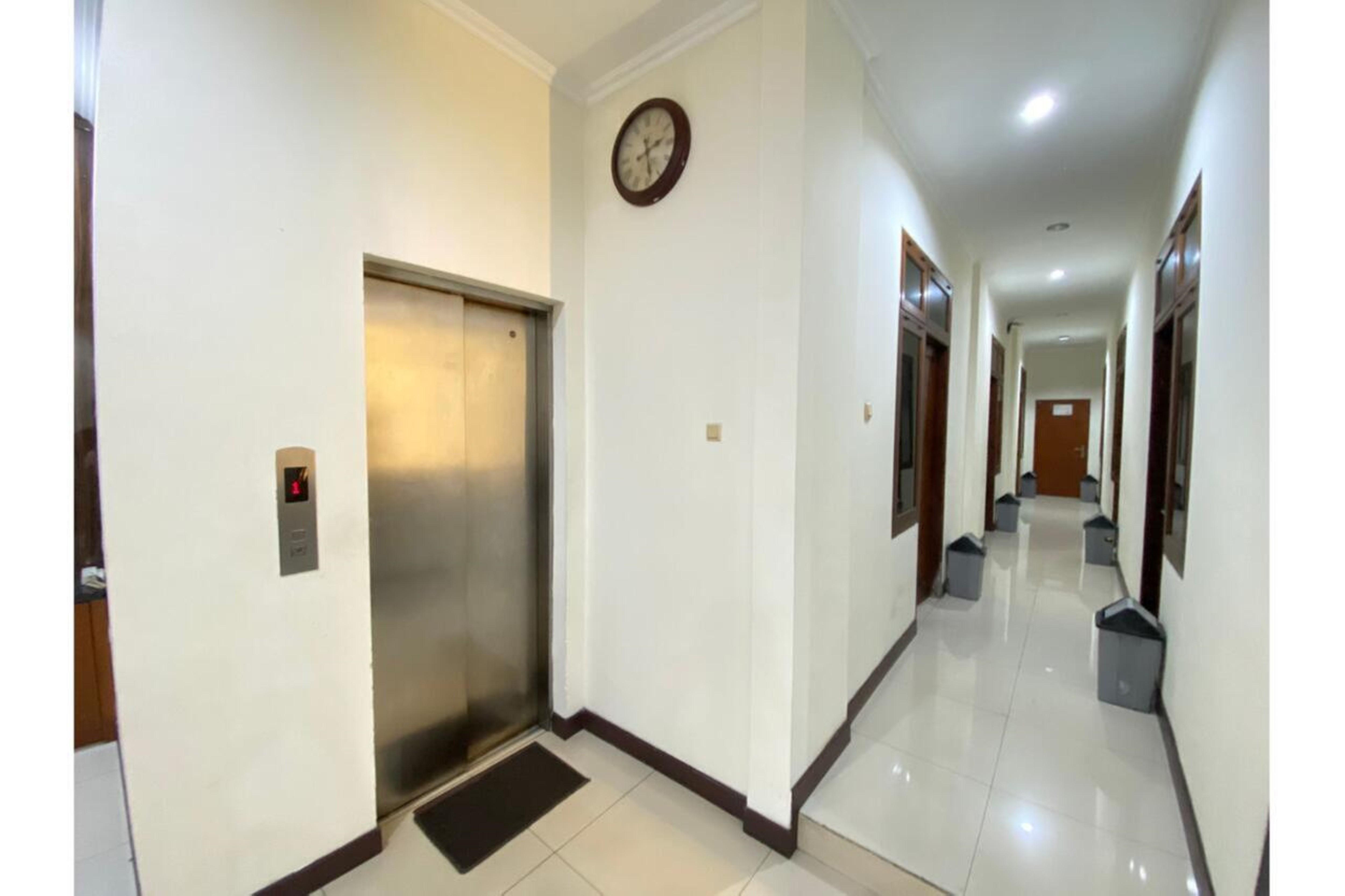 Hotel Oyo 2357 Syariah Grand Raudhah à Jakarta Extérieur photo